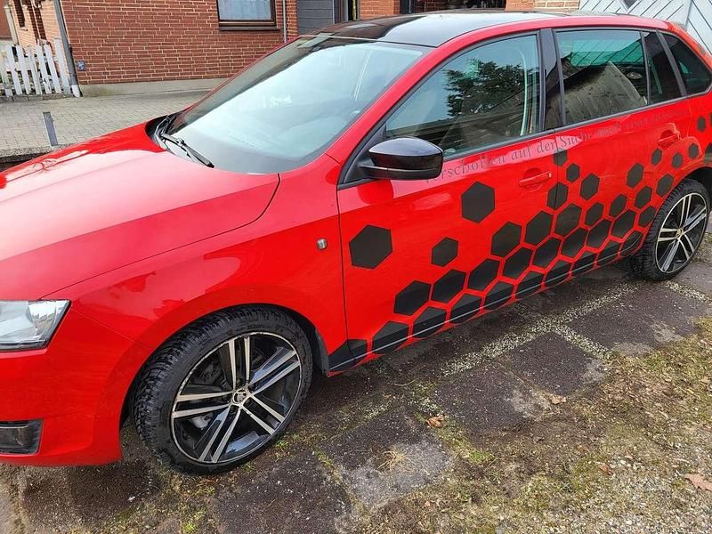 Gebraucht Skoda Rapid Drive 105 PS (77 kW) 2015 Rot Kleinwagen