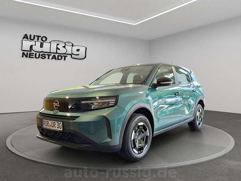 Khaki grün (metallic) Gebraucht 2025 Opel Frontera Design Edition SUV | 24.970 € (Superpreis) - Bild 1/4