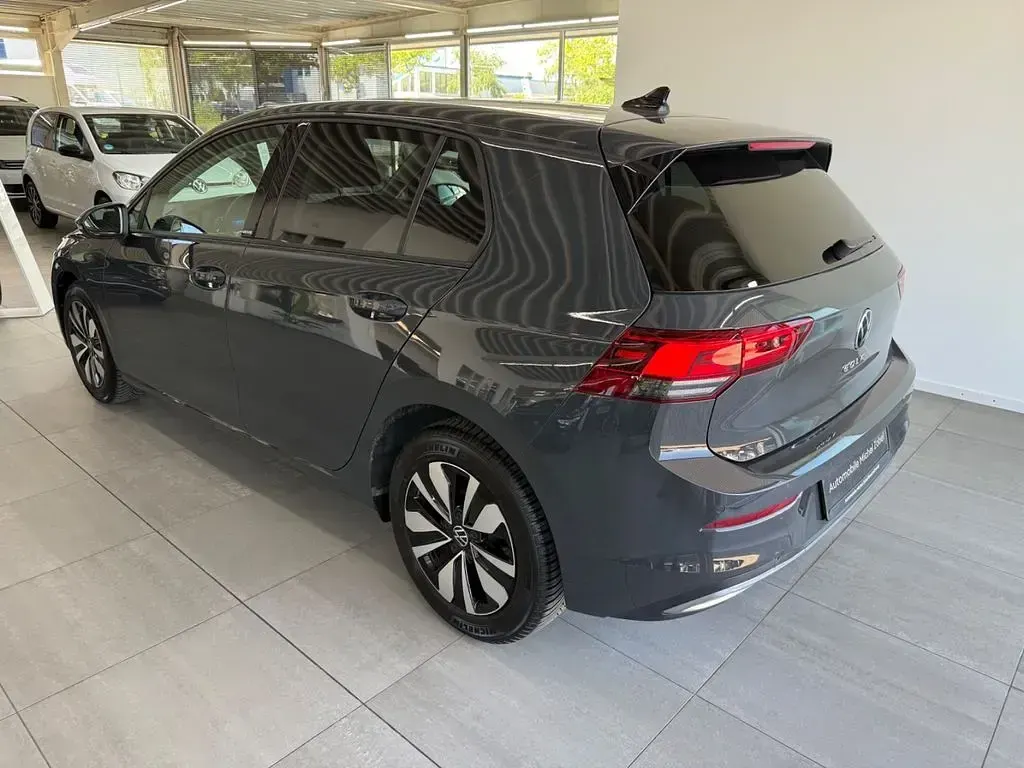 Gebraucht VW Golf VIII Move 110 PS (80 kW) 2024 Uranograu/cinza urano Limousine