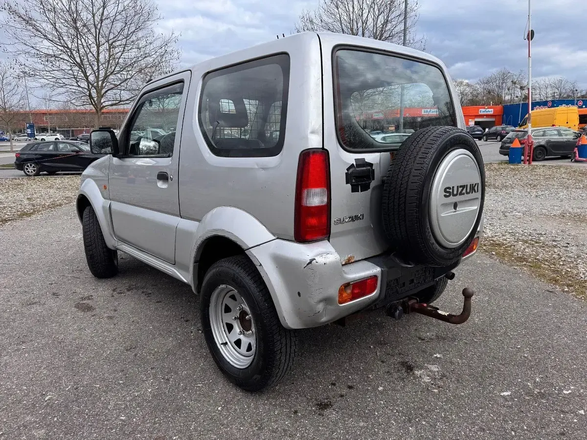 Używany Suzuki Jimny 86 KM (63 kW) 2010 Srebrny SUV