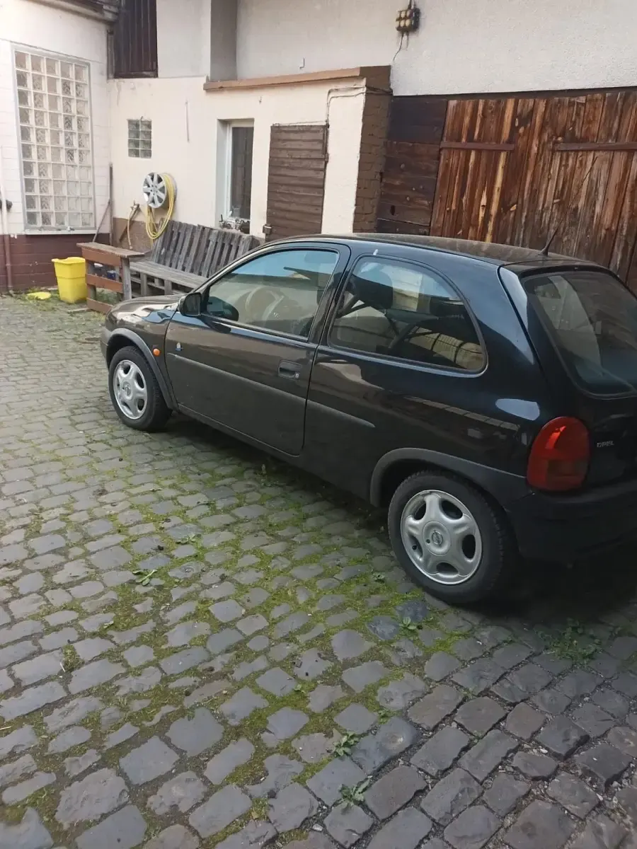 Gebraucht Opel Corsa 65 PS (47 kW) 1998 Schwarz Kleinwagen