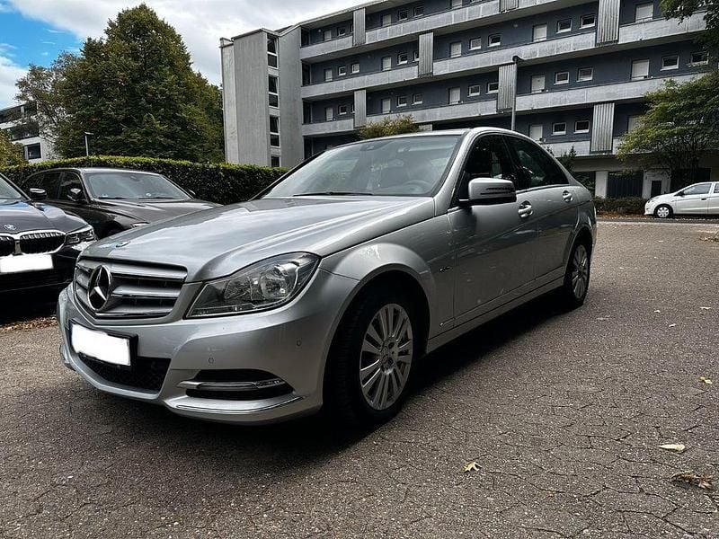 Silber Gebraucht 2011 Mercedes C220 Elegance Limousine | 11.000 € (Fairer Preis) - Bild 1/4