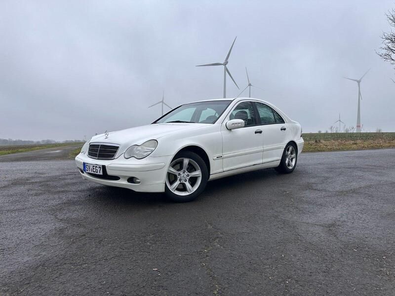 Weiß Gebraucht 2003 Mercedes C240 Limousine | 1.500 € (Guter Preis) - Bild 1/4