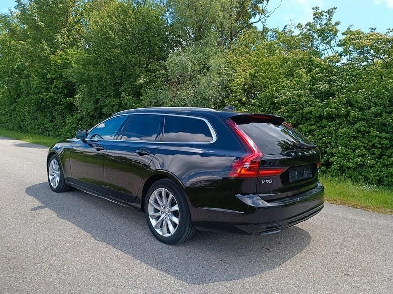 Gebraucht Volvo V90 Momentum 241 PS (177 kW) 2021 Schwarz Kombi