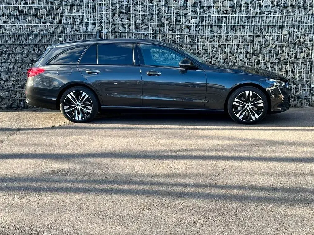 Gebraucht Mercedes C300e 204 PS (150 kW) 2022 Grau Kombi