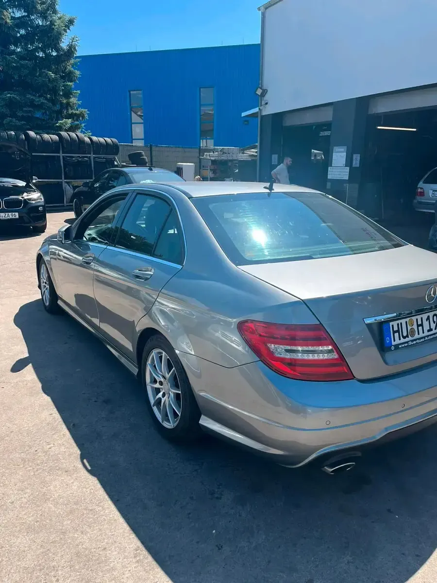 Gebraucht Mercedes C200 136 PS (100 kW) 2012 Grau Limousine