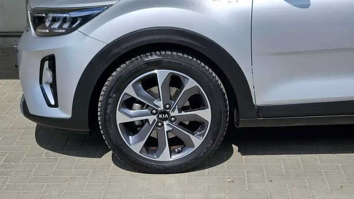 Gebraucht Kia Stonic Platinum 120 PS (88 kW) 2021 Seidensilber SUV