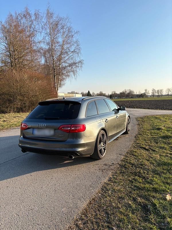 Gebraucht Audi A4 Comfort 240 PS (176 kW) 2014 Grau Kombi