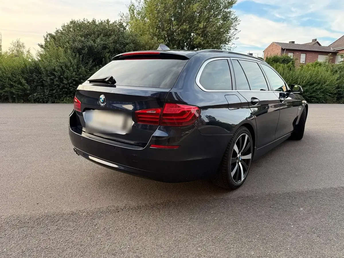Gebraucht BMW 530 258 PS (189 kW) 2014 Blau Kombi