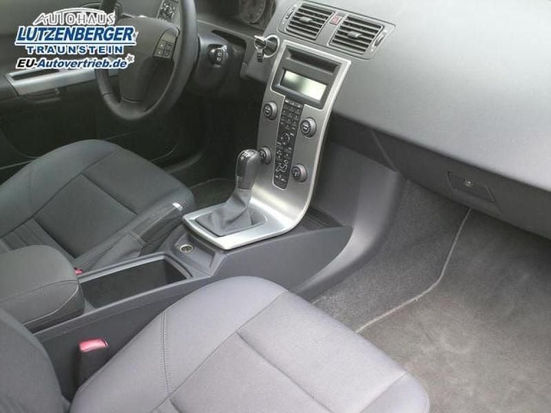 Gebraucht Volvo C30 Momentum 136 PS (100 kW) 2008 Cosmic weißmetallic (metallic) Kleinwagen