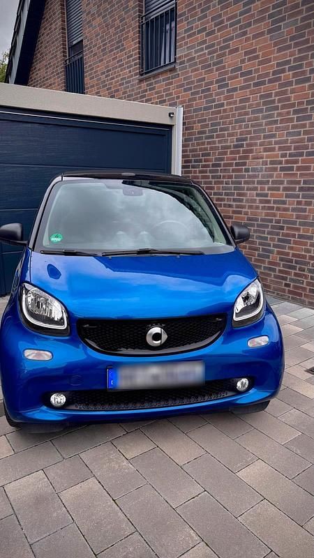 Blau Gebraucht 2018 Smart ForTwo Coupé Passion Cabrio | 13.945 € - Bild 1/4