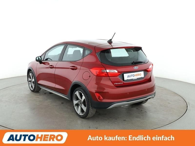 Gebraucht Ford Fiesta Active 101 PS (74 kW) 2019 Rot Limousine