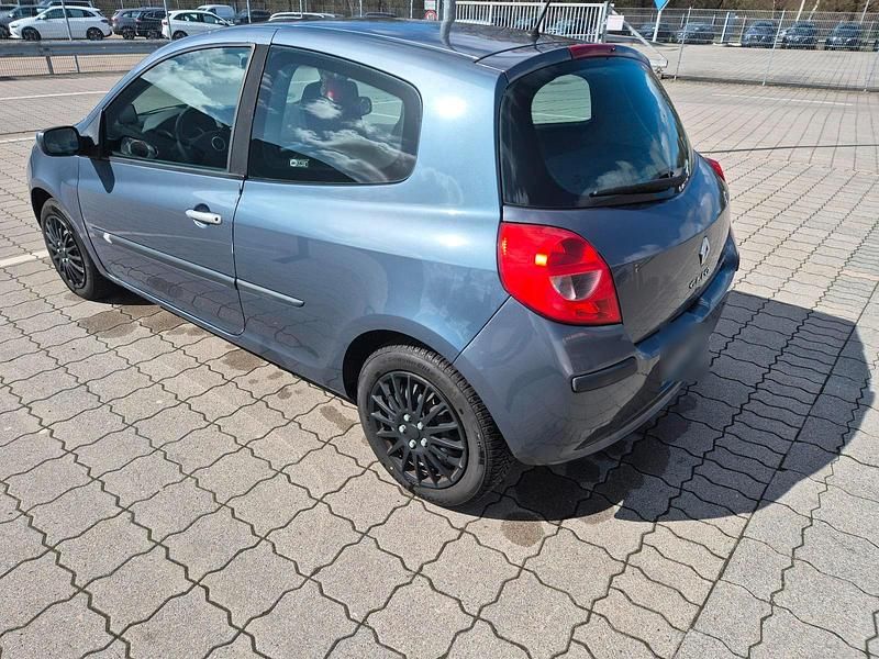 Gebraucht Renault Clio III 88 PS (64 kW) 2007 Blau Kleinwagen
