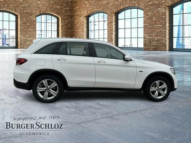 Gebraucht Mercedes GLC300e 320 PS (235 kW) 2021 Unilack polarweiß SUV