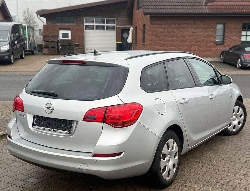 Gebraucht Opel Astra 116 PS (85 kW) 2011 Silber Kombi