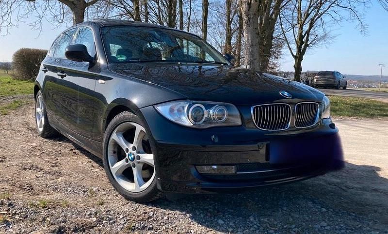 Gebraucht BMW 130 265 PS (194 kW) 2010 Schwarz Kleinwagen