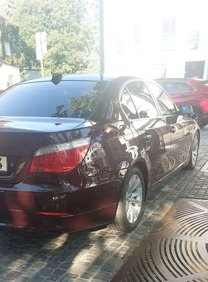 Gebraucht BMW 530 193 PS (141 kW) 2008 Rot Limousine
