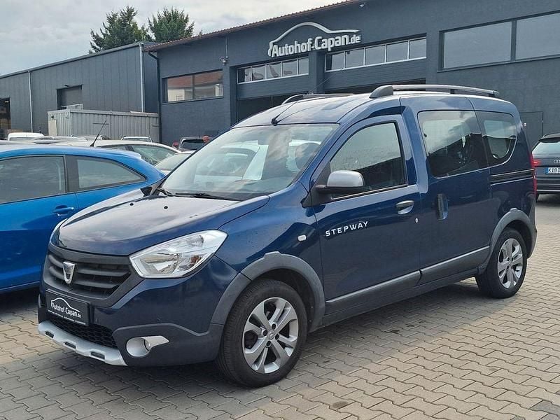 Blau Gebraucht 2016 Dacia Dokker Stepway Van | 7.999 € (Guter Preis) - Bild 1/4