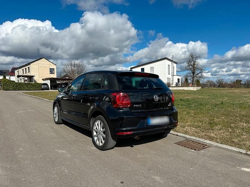 Gebraucht VW Polo Highline 90 PS (66 kW) 2015 Schwarz Kleinwagen