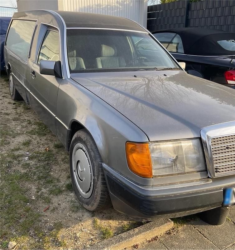 Second-hand Mercedes E250 90 CP (66 kW) 1992 Gri
