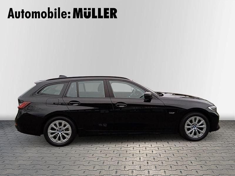 Gebraucht BMW 320e Advantage 163 PS (119 kW) 2022 Schwarz Kombi