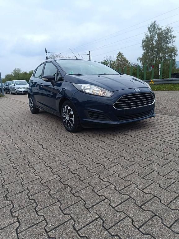 Gebraucht Ford Fiesta Titanium 95 PS (69 kW) 2015 Blau Kleinwagen