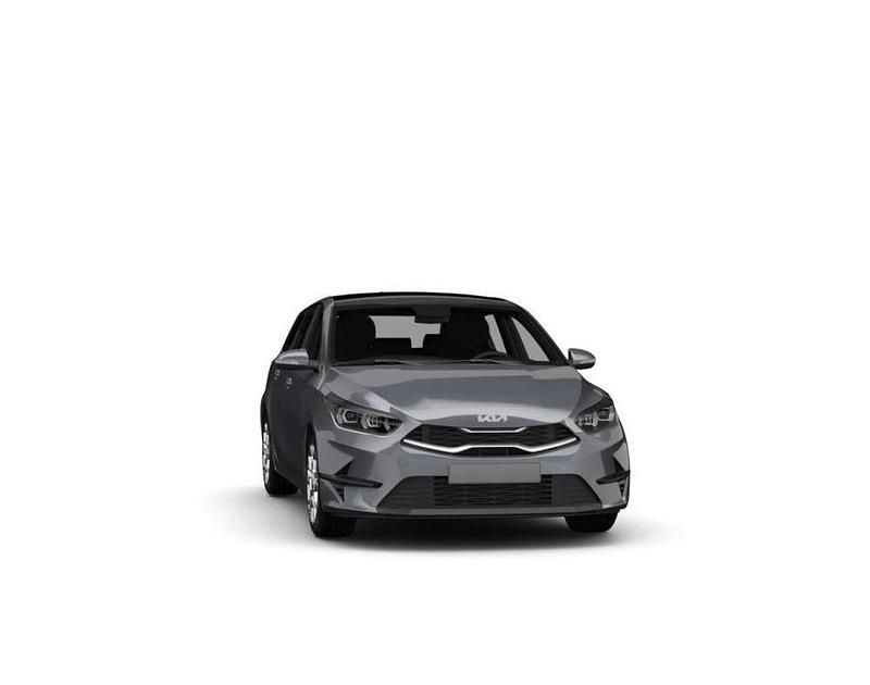 Neu Kia Ceed 140 PS (102 kW) 2026 Silber Kleinwagen