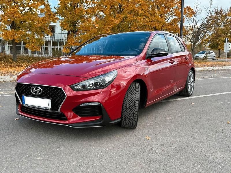 Rot Gebraucht 2019 Hyundai i30 N Line Limousine | 17.990 € (Etwas zu teuer) - Bild 1/4