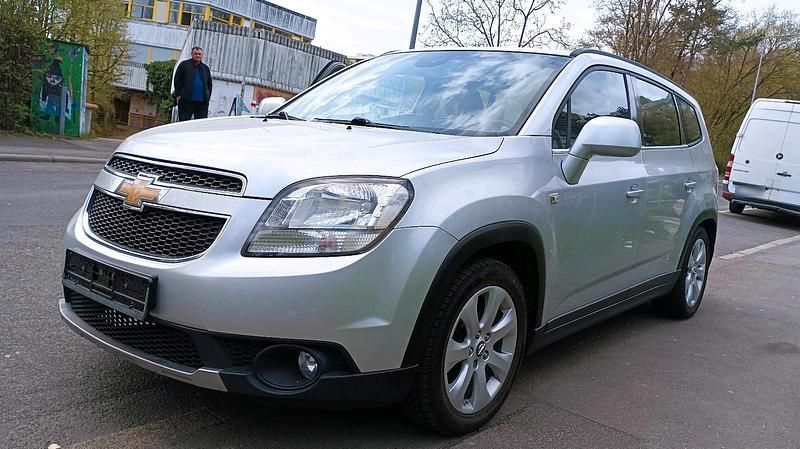 Gebraucht Chevrolet Orlando 140 PS (102 kW) 2012 Silber Van / Kleinbus