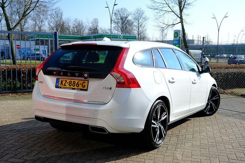 Gebraucht Volvo V60 R-Design 220 PS (161 kW) 2016 Weiß Kombi