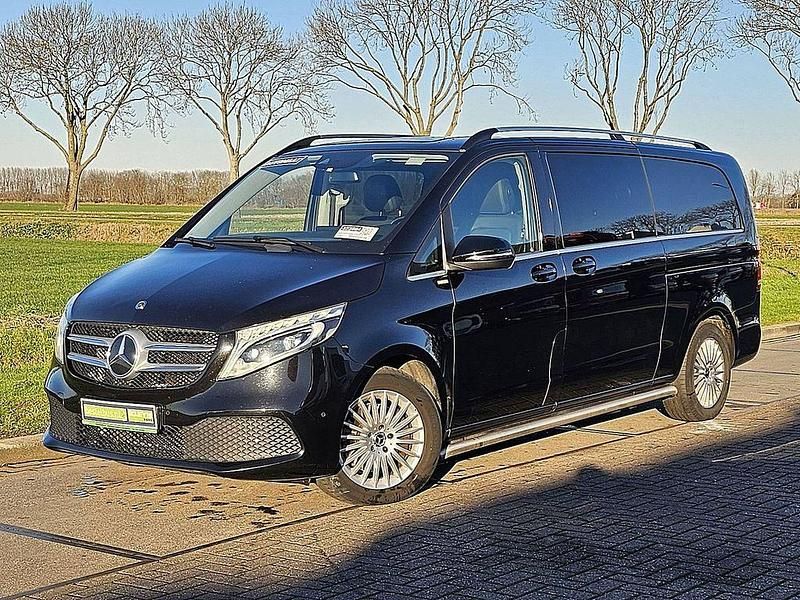 Gebraucht Mercedes V220 163 PS (119 kW) 2019 Schwarz Van / Kleinbus