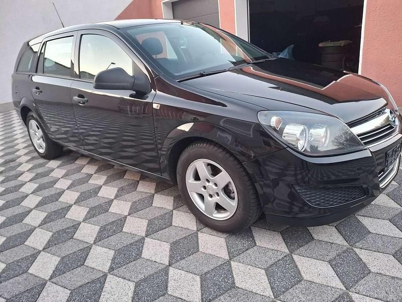 Gebraucht Opel Astra Selection 116 PS (85 kW) 2010 Saphirschwarz mineraleffekt Kombi
