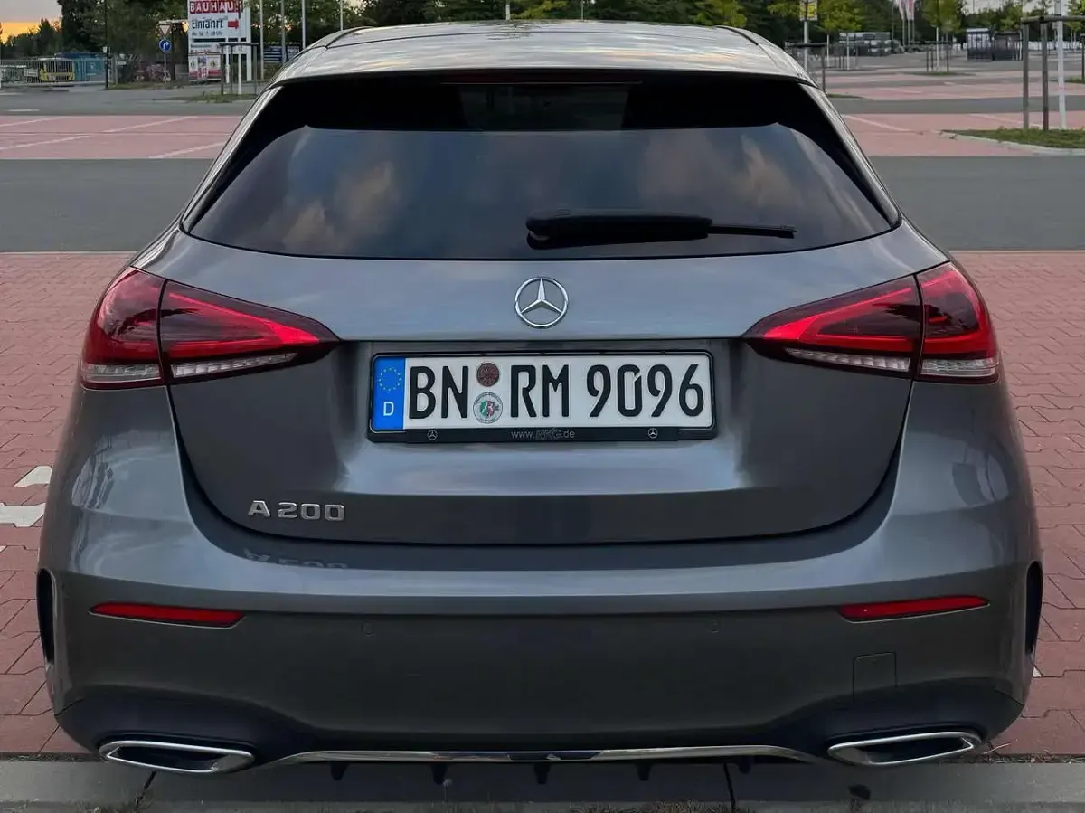 Gebraucht Mercedes A200 AMG line 163 PS (119 kW) 2018 Grau Limousine