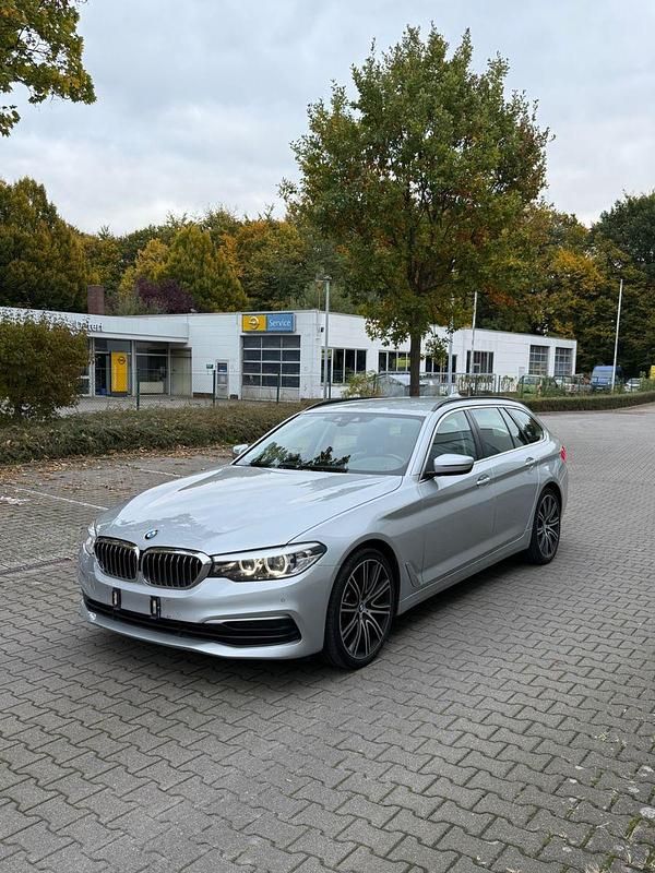 Silber Gebraucht 2018 BMW 530 Sport Line Kombi | 18.850 € (Superpreis) - Bild 1/4