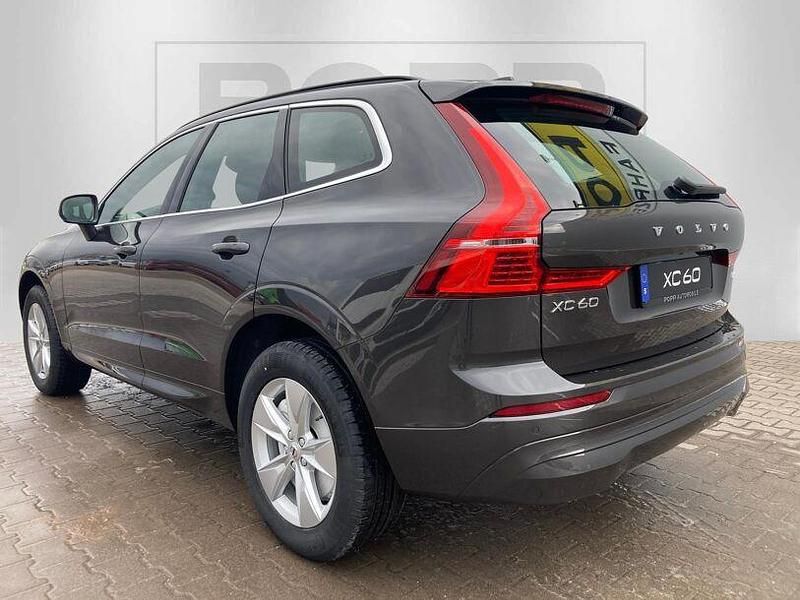 Gebraucht Volvo XC60 Core 197 PS (144 kW) 2023 Platinum grey metallic SUV
