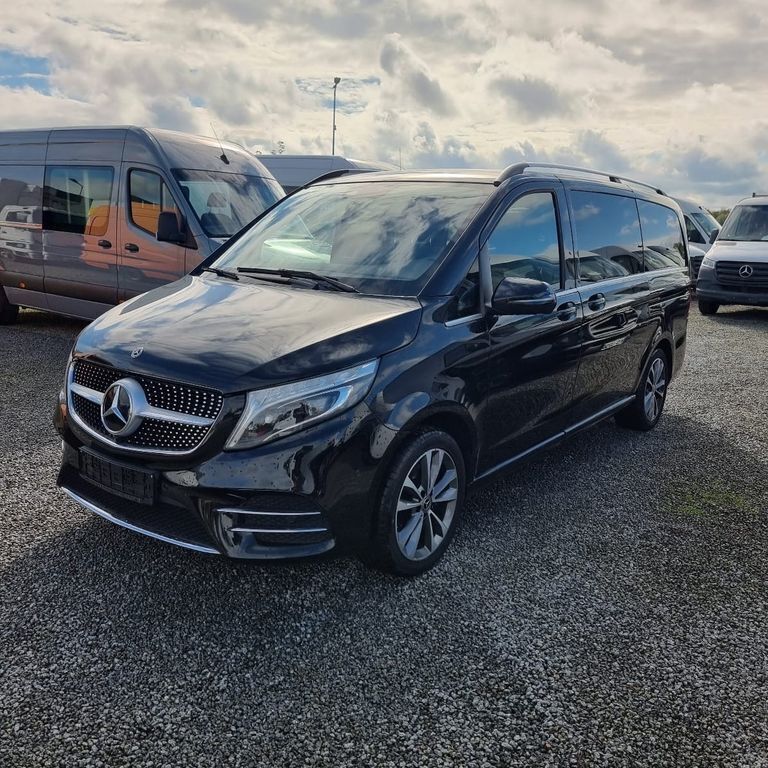 Obsidianschwarz metallic Gebraucht 2019 Mercedes V300 Avantgarde Van / Kleinbus | 53.990 € (Fairer Preis) - Bild 1/4