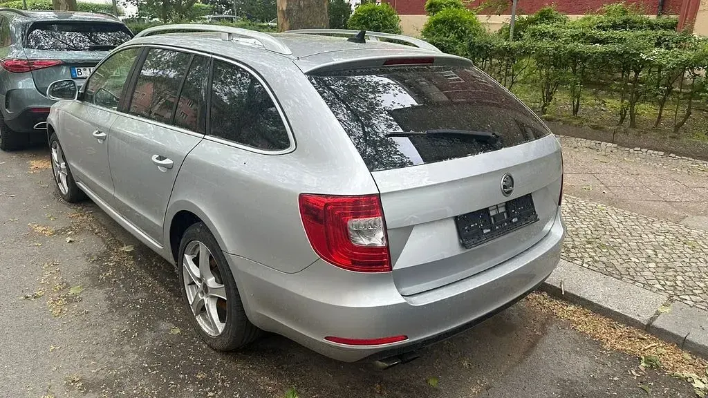 Gebraucht Skoda Superb Ambition 160 PS (117 kW) 2014 Silber Kombi