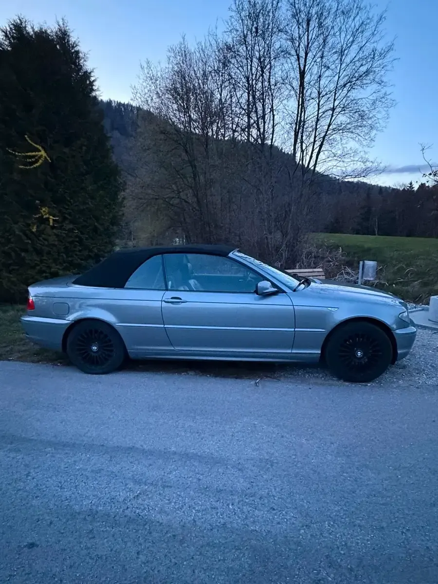 Gebraucht BMW 318 150 PS (110 kW) 2005 Silber Cabrio