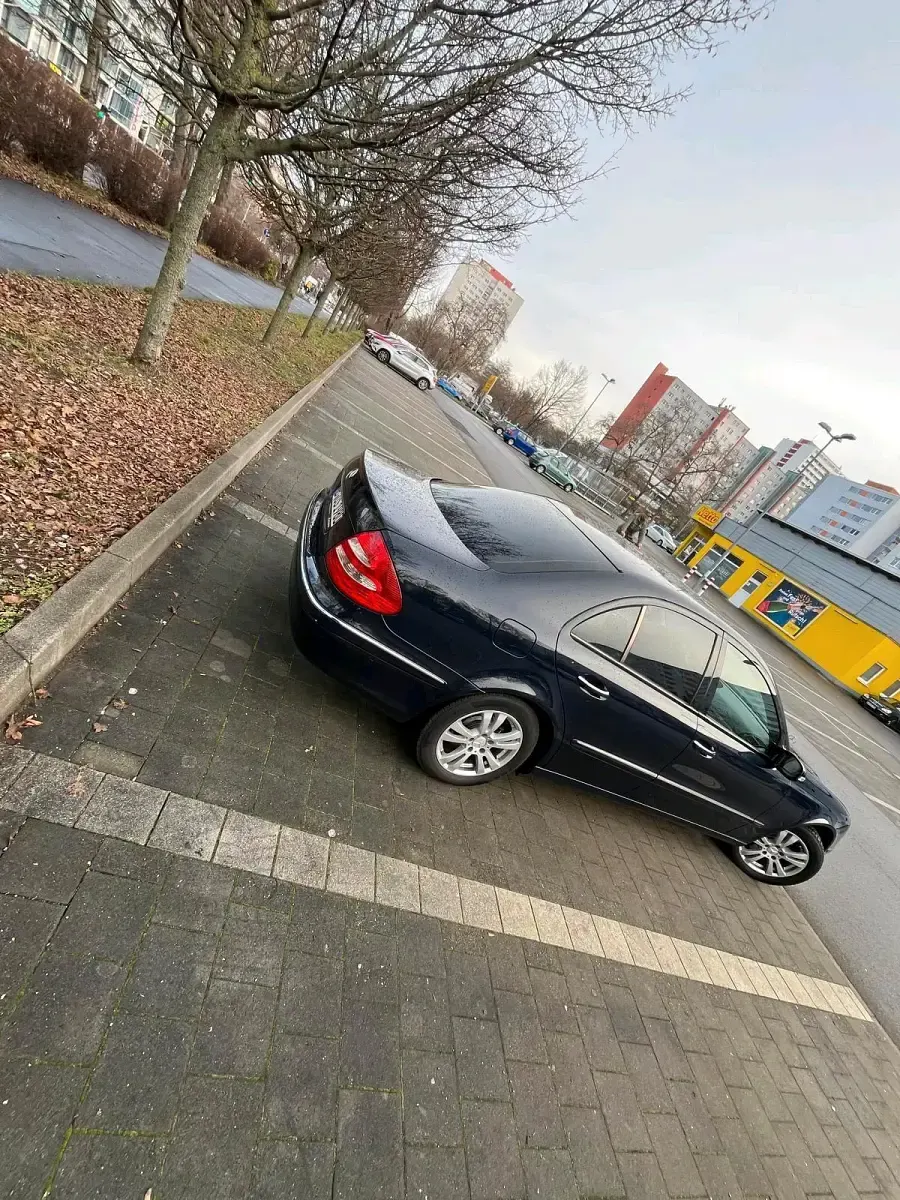 Gebraucht Mercedes E240 180 PS (132 kW) 2002 Blau Limousine