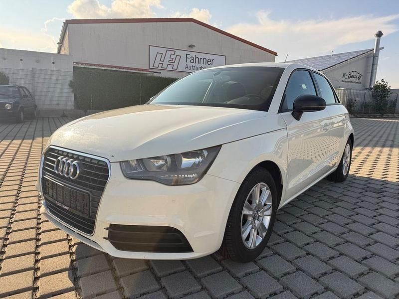Weiß Gebraucht 2012 Audi A1 Sportback Attraction Kleinwagen | 4.890 € (Etwas zu teuer) - Bild 1/4