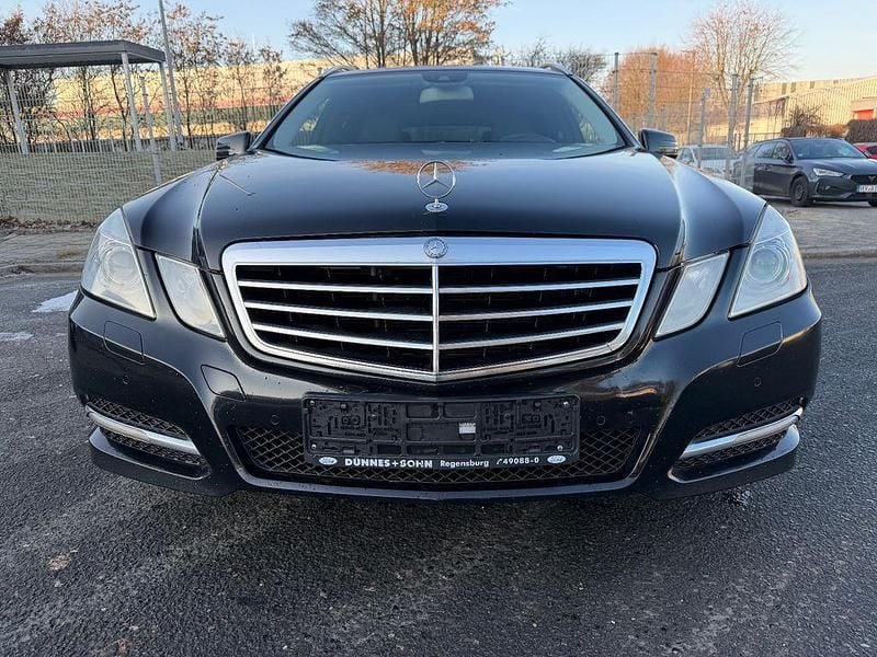 Gebraucht Mercedes E200 184 PS (135 kW) 2011 Schwarz Kombi