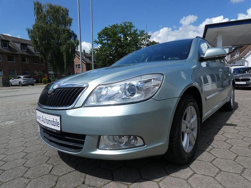 Arcticgrün Gebraucht 2012 Skoda Octavia Ambition Kombi | 6.990 € (Guter Preis) - Bild 1/4