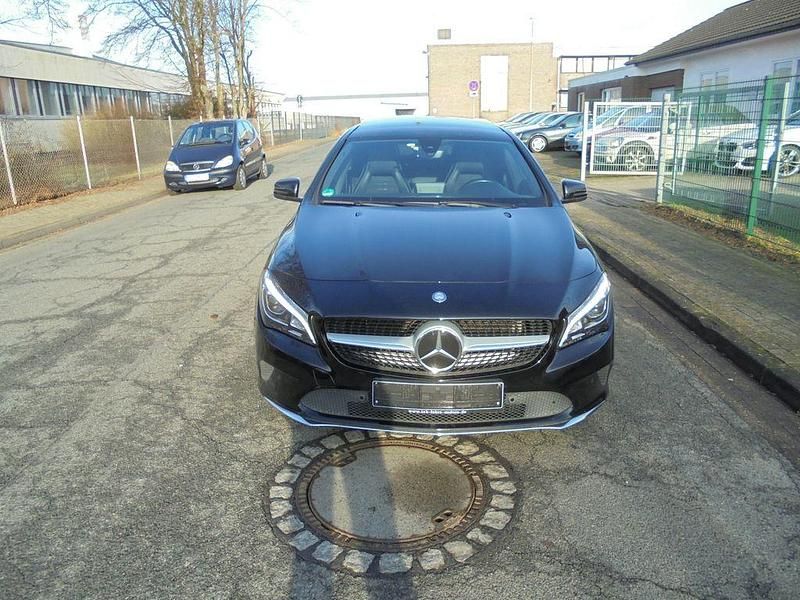 Gebraucht Mercedes CLA220 177 PS (130 kW) 2017 Schwarz Limousine