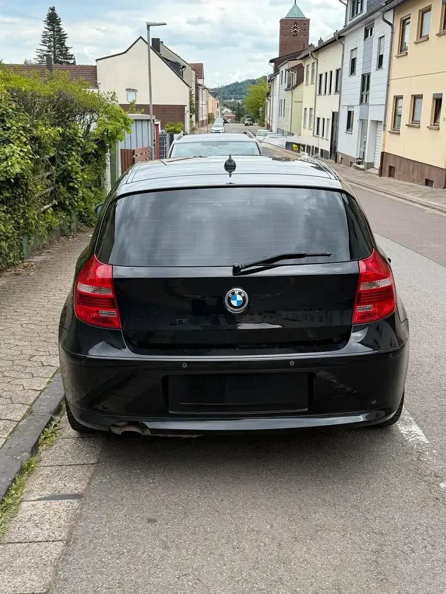 Gebraucht BMW 116 122 PS (89 kW) 2008 Schwarz Kleinwagen
