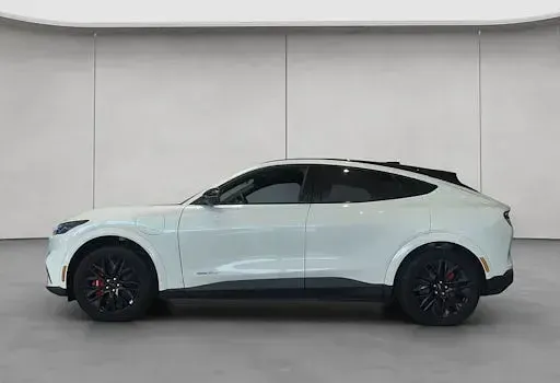 Neu Ford Mustang Mach-E Premium 202 kW (276 PS) 2025 Weiß SUV