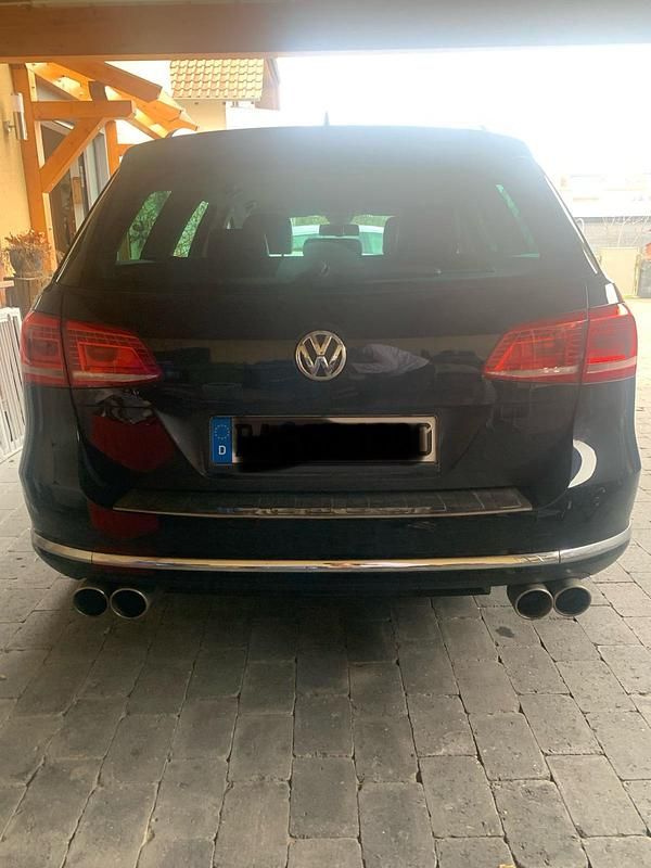 Schwarz Gebraucht 2011 VW Passat R Kombi | 7.900 € (Fairer Preis) - Bild 1/4
