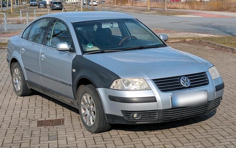Gebraucht VW Passat 131 PS (96 kW) 2002 Silber Limousine