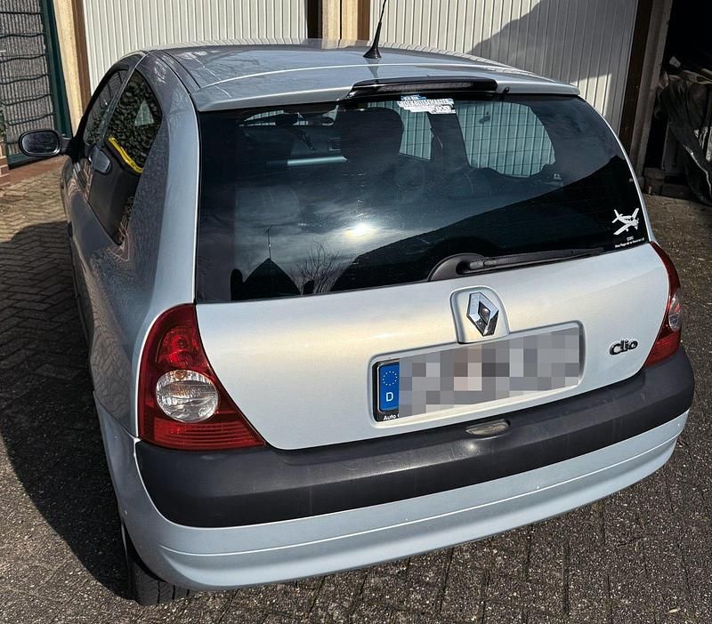 Gebraucht Renault Clio II 90 PS (66 kW) 2004 Silber Kleinwagen