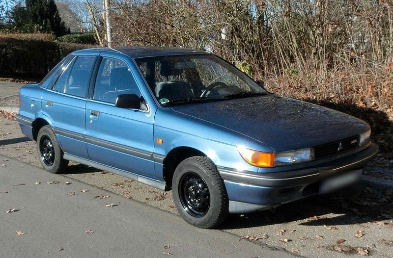 Second-hand Mitsubishi Lancer 97 CP (71 kW) 1990 Albastru Berlinǎ