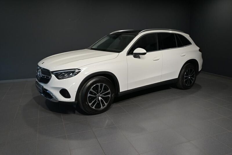 Weiß Gebraucht 2024 Mercedes GLC200 Avantgarde SUV | 49.300 € (Guter Preis) - Bild 1/3